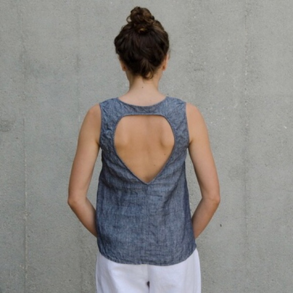 Ali Golden 100% speckled linen keyhole top